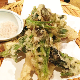 山菜の天ぷら(なるきよ)
