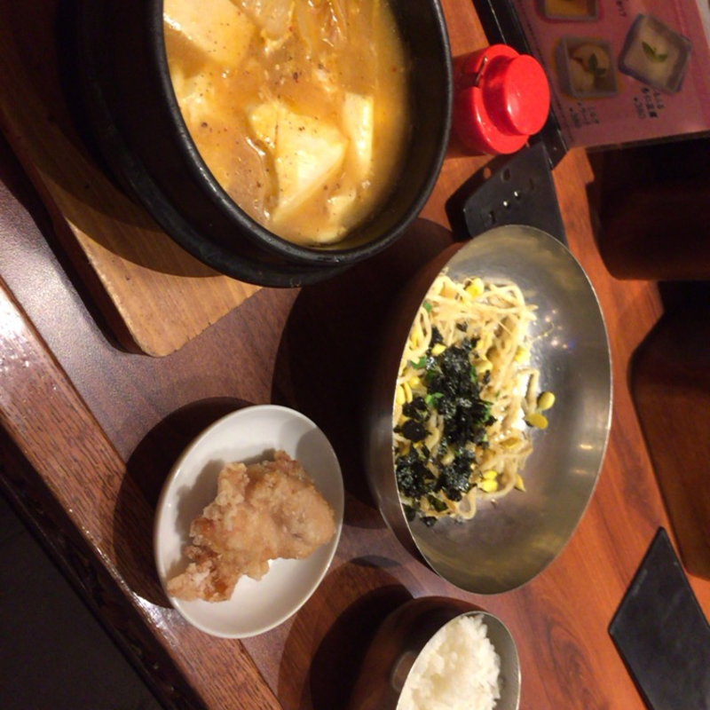 スンドゥブチゲとコンナムルビビンバ(熱風食堂ＴＹＰＨＯＯＮ秋葉原店)