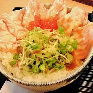 炙り鮭親子丼(大衆酒場 匠)