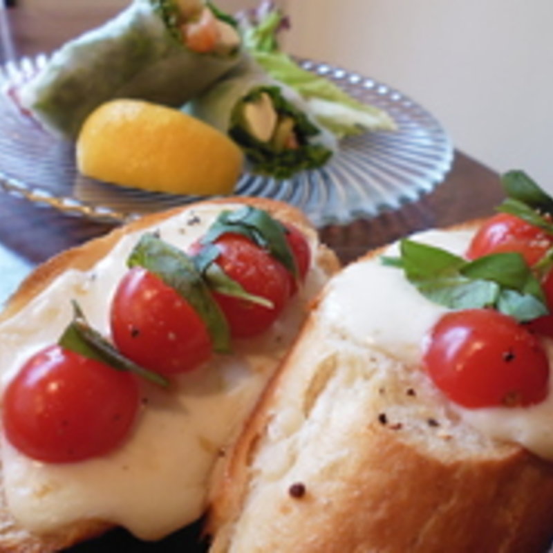 トマトとモッツァレラチーズのブルスケッタ(arbor's cafe)