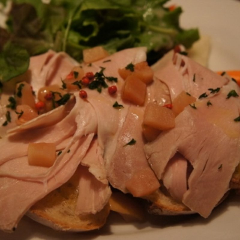 自家製ジャンボンブランと、焼りんご、カマンベールのタルティーヌ(Salvador （サルヴァドール）)