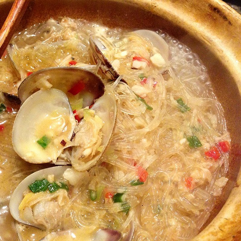 大粒アサリの春雨土鍋煮込み(中華銘菜 圳陽)