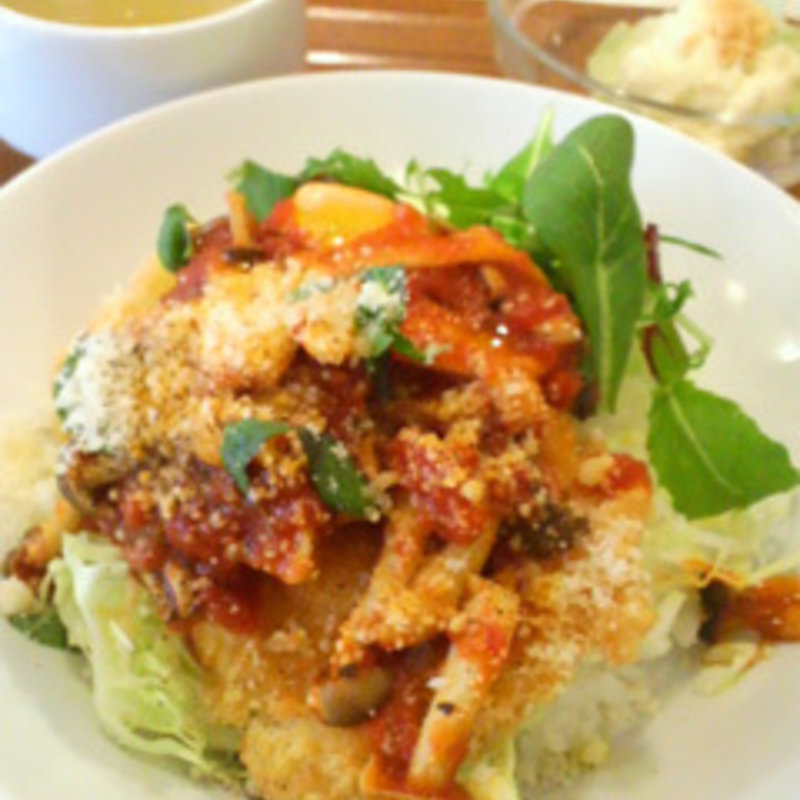 カジキマグロのフライのキノコ&トマトソース(hygge)