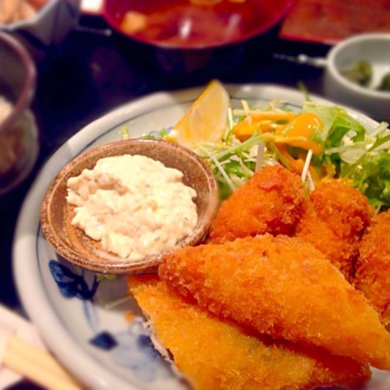 日替わりカキフライとサーモン(すしまる屋 東三国店)