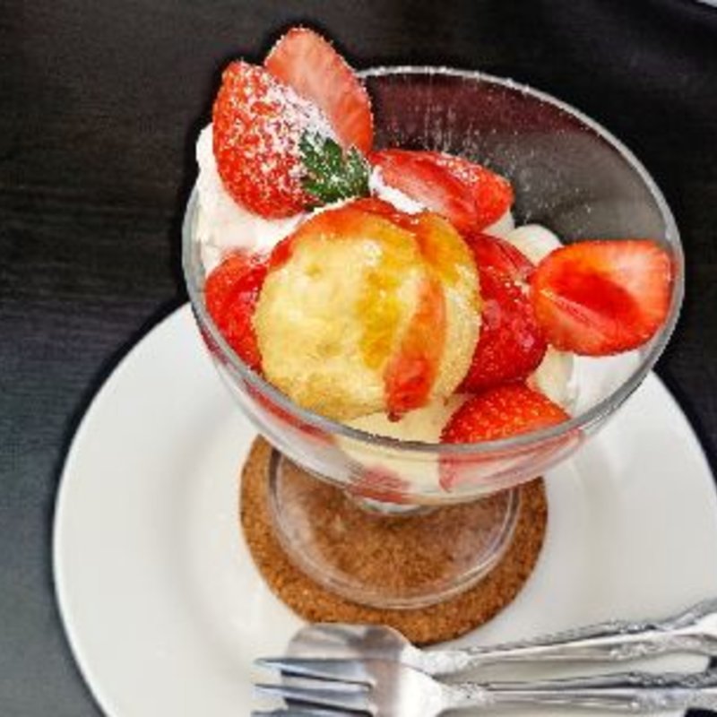 苺のパフェ(ボスケット （Ｂｏｓｃｈｅｔｔｏ）)