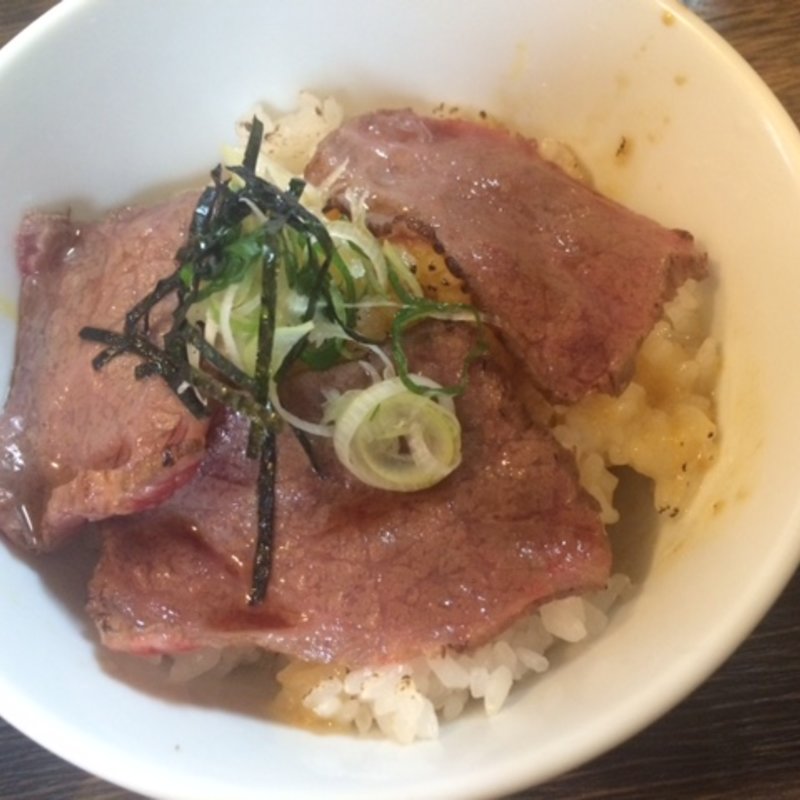 A5黒毛和牛　レアステーキ丼(黒毛和牛　牛串のけん )