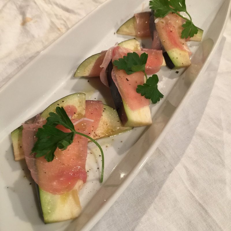 水ナスと生ハムのスティック(山遊木)