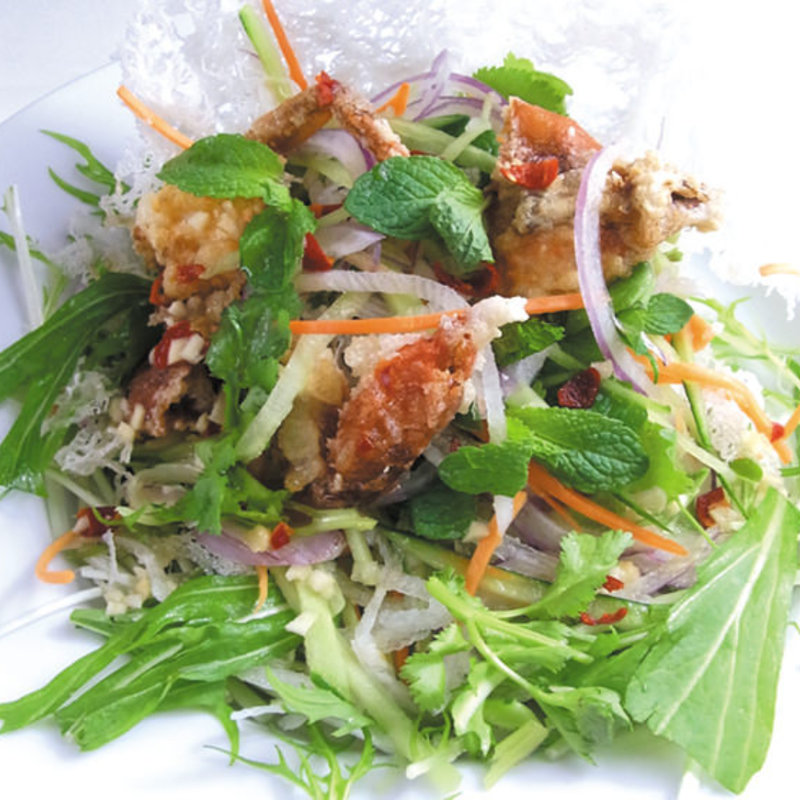 ソフトシェルクラブと青パパイヤのサラダ(アジアンダイニング SAHARA 船橋店)