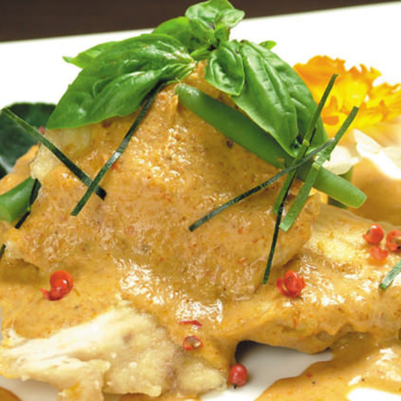 白身魚と鶏肉のレッドカレーソース(アジアンダイニング SAHARA 船橋店)