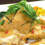 白身魚と鶏肉のレッドカレーソース