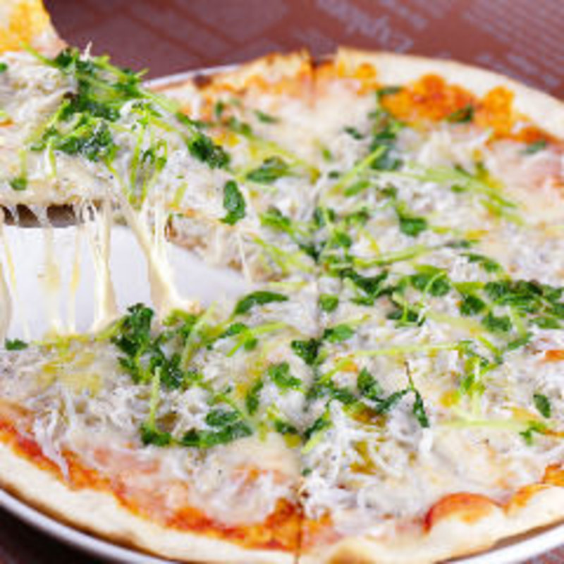 釜揚げしらすと豆もやしのピザ(エルバルコ)