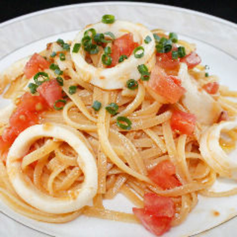 スルメイカとフレッシュトマトのリングリネ(エルバルコ)