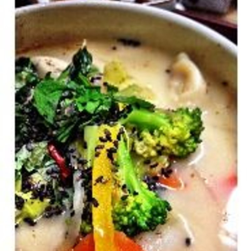 コラーゲンスープのもちもち水餃子(セルロース無添加チーズの チーズタッカルビ & 骨まで食べれる 参鶏湯 GOMAmura)