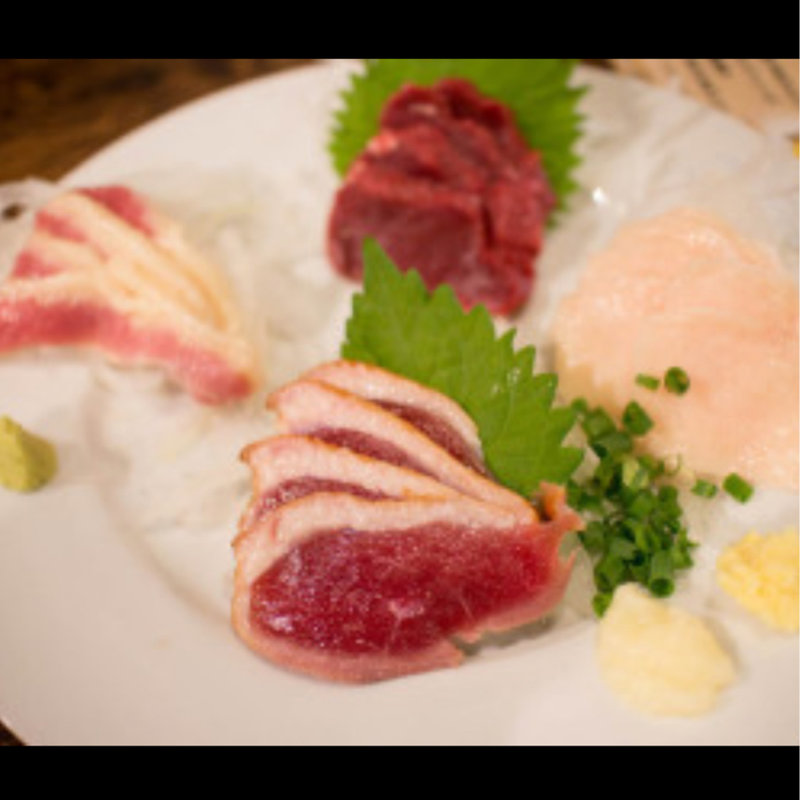 馬刺し4点盛り(九州酒場 まる 藤沢店)