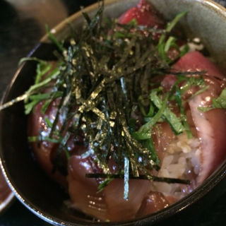 漬けマグロ丼(魚目)