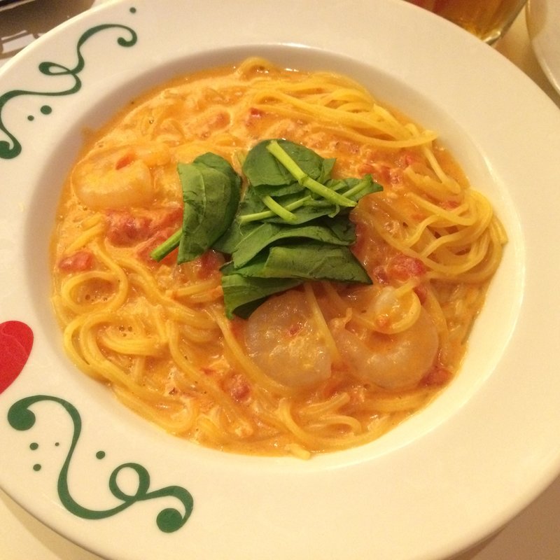 エビとほうれん草のトマトクリームソーススパゲッティー(舞踏の国のアリス)