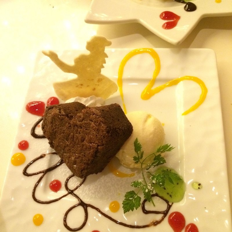 アリスの手作りガトーショコラ　バニラアイス添え(舞踏の国のアリス)