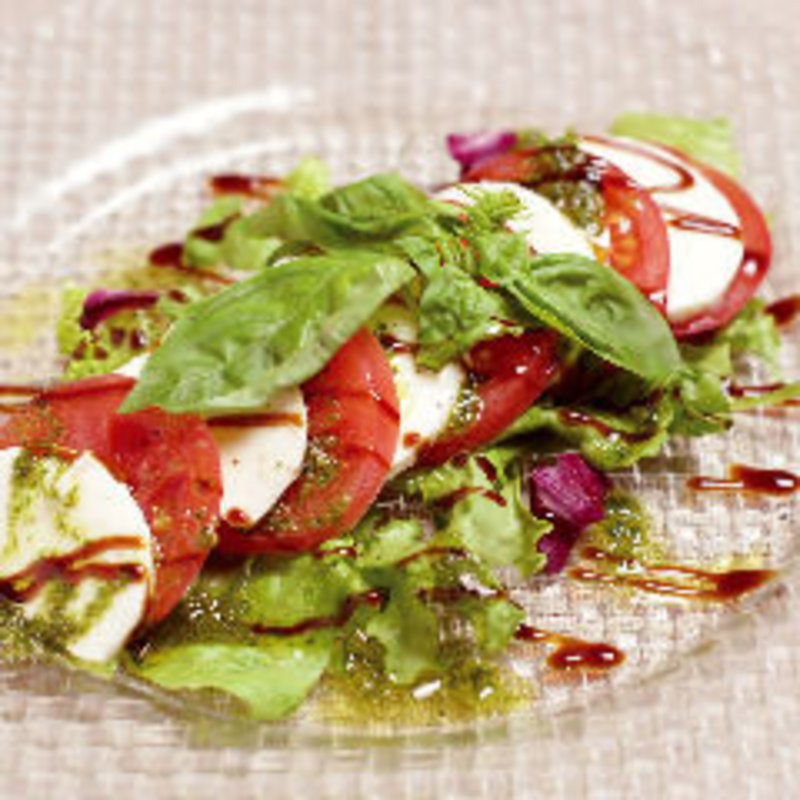 北海道産モッツァレラチーズのカプレーゼ(PASTINOVA シャポー市川店)