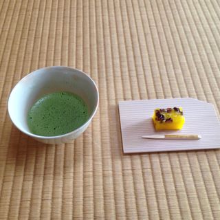お抹茶と季節の京菓子(安井金毘羅宮)