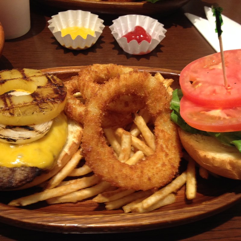 パインバーガー(クアアイナ佐野プレミアムアウトレット店)