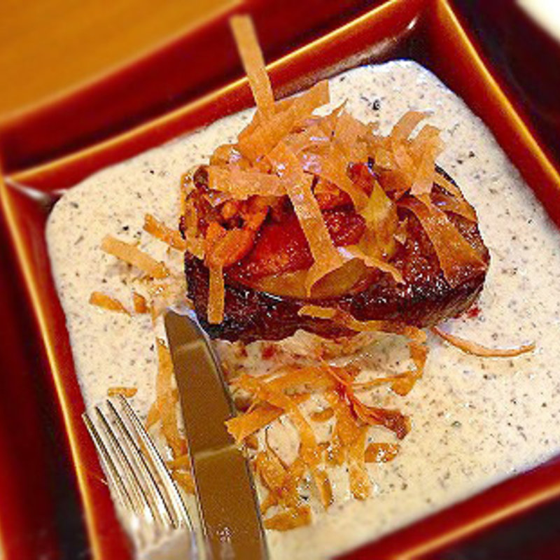 牛フィレ肉とフォアグラの重ね焼き　トリュフソース(俺のやきとり 蒲田)