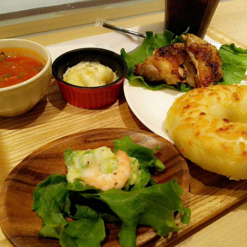 おかずと小鉢の定食(BAGEL&BAGELルミネ横浜店)