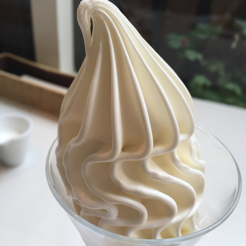 クレミア ラングドシャコーンを添えて(SILKREAM)