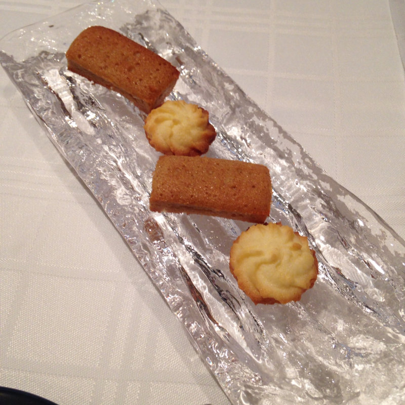 小菓子(PONTE DEL PIATTO (ポンテ デル ピアット))