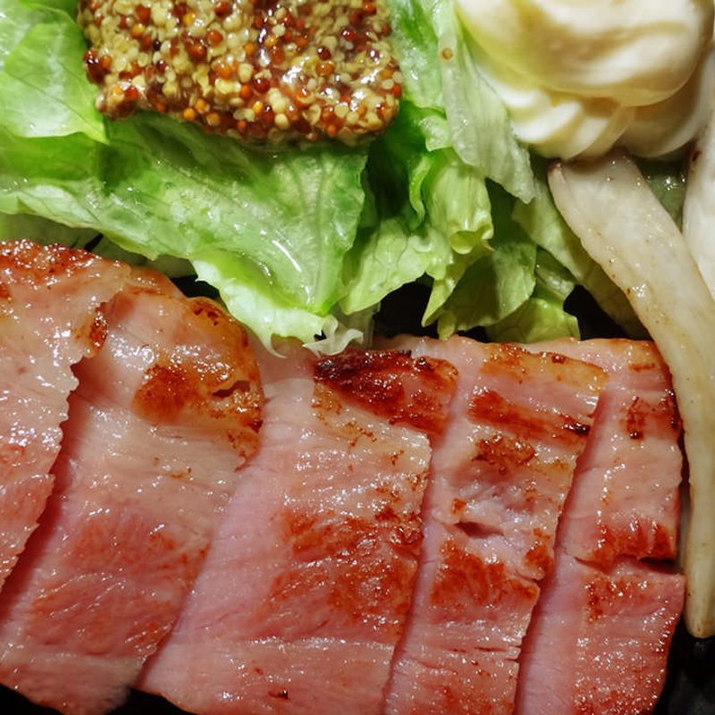 厚切りベーコンのステーキ(くつろぎや)