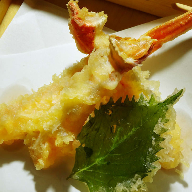 ズワイガニと海老の天ぷら(くつろぎや)