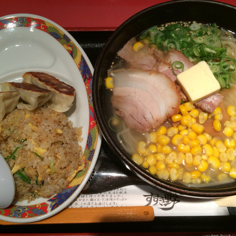 コーンバターラーメン(すすき野餃子セット)(北海ラーメン すすき野 西宮アクタ店)