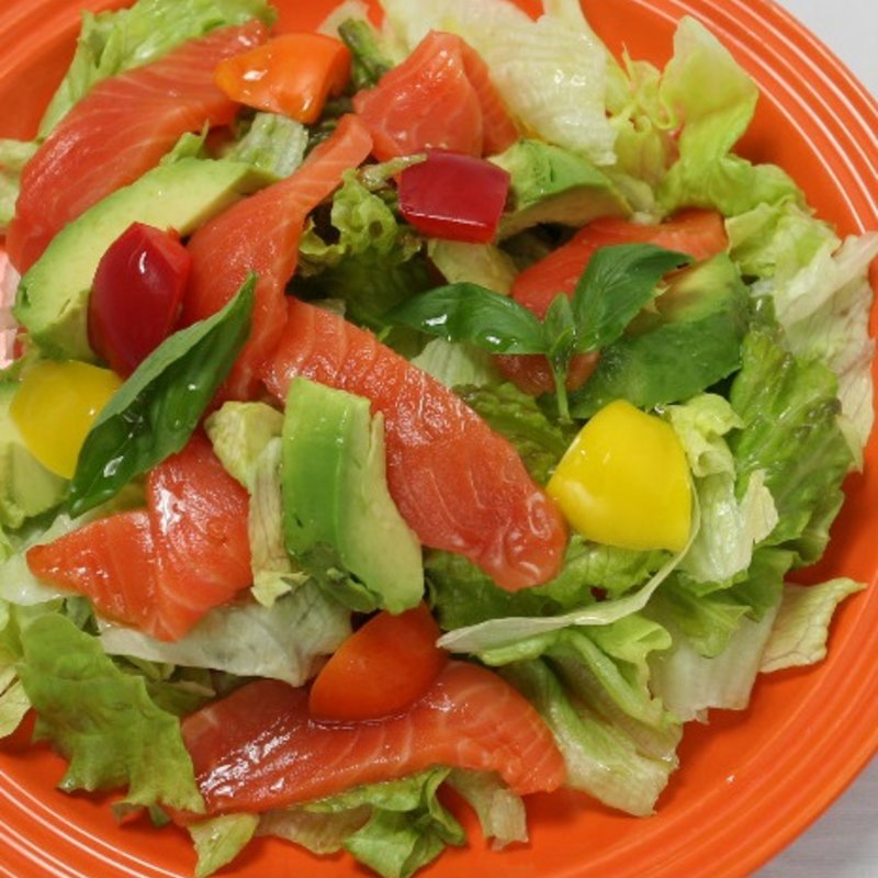 アボカドとサーモンのサラダ(プウホヌア （Puuhonua）)