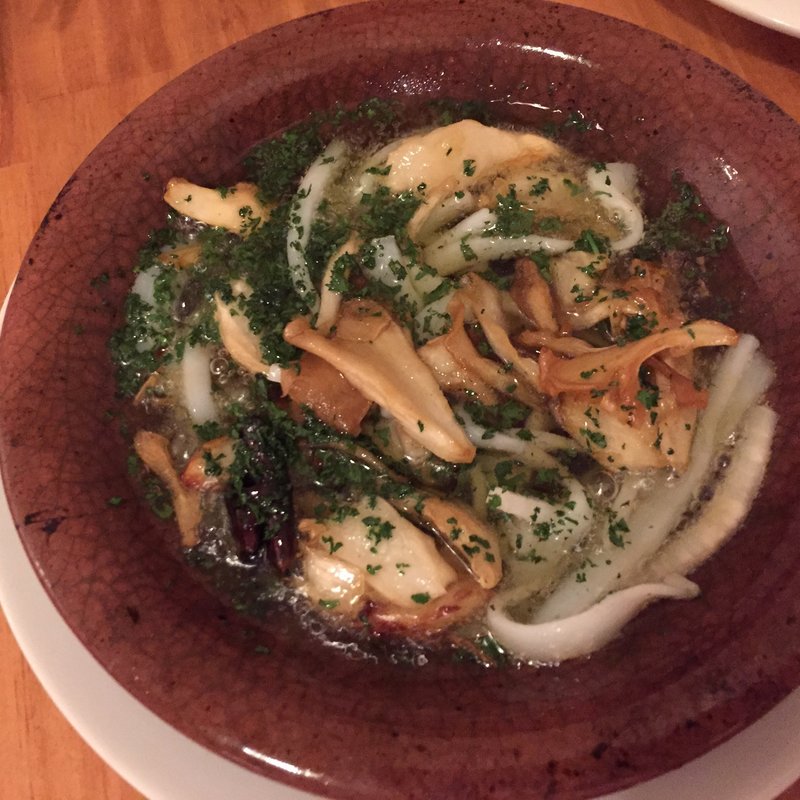 イカとキノコのアヒージョ(BIVOUAC BRASSERIE CAFE)