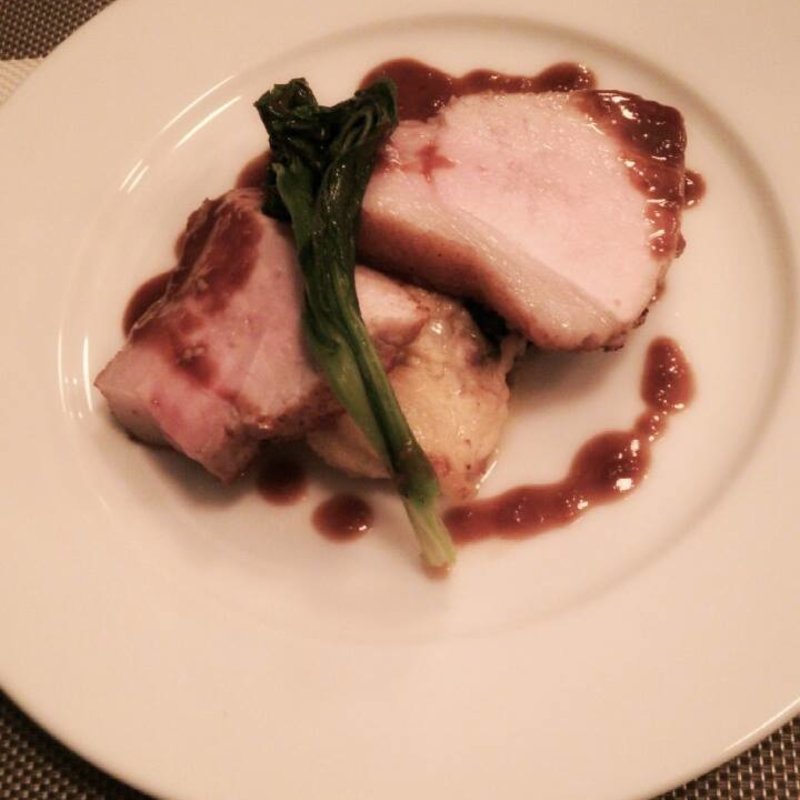 那須高原豚 仏産キノコとじゃがいものグラタン添え(フレンチ和牛赤身肉QUNIOMI(クニオミ) レストラン 恵比寿)