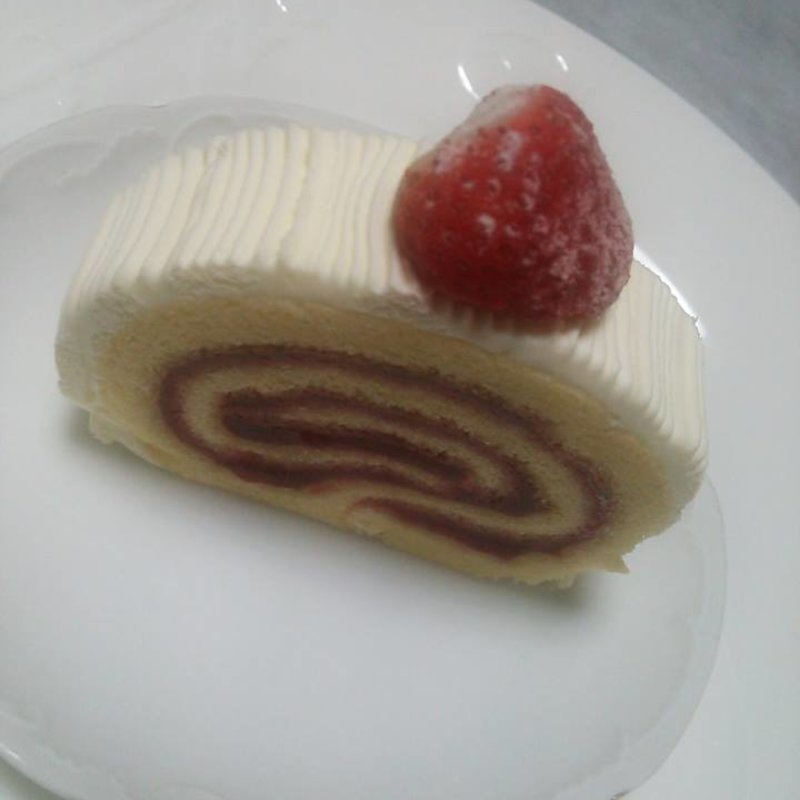 苺ロール(パティシエ イナムラショウゾウ （PATISSIER INAMURA SHOZO）)