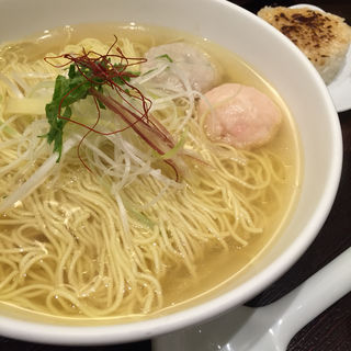 あら炊き塩らぁめん、海老つみれ追加(麺屋海神)