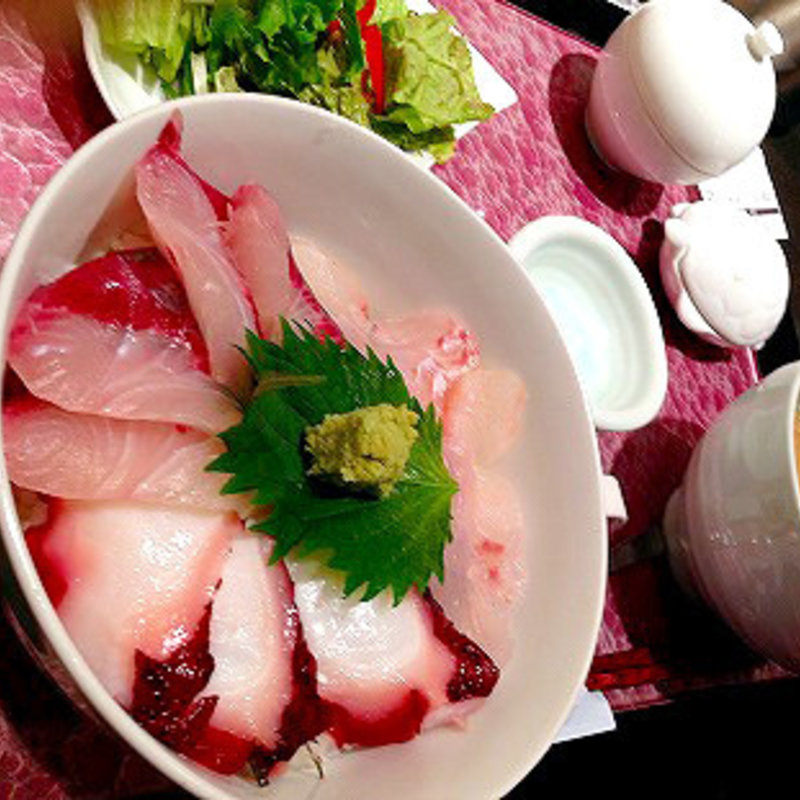 本日の海鮮丼(伝左衛門)