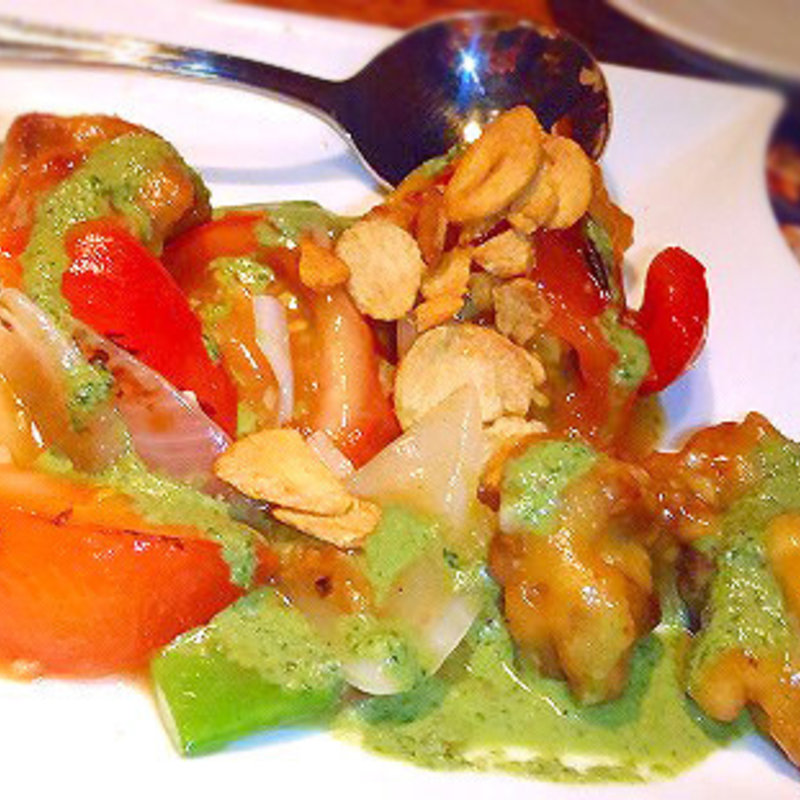 トマトと鶏肉炒め。(ラーマヤナ 横浜西口店)