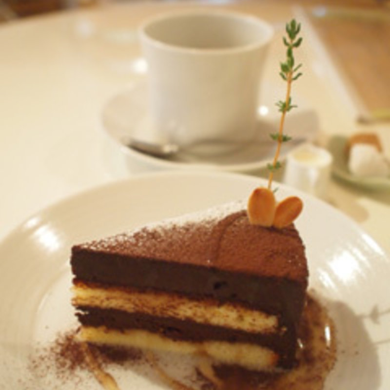 チョコレートムースのケーキ(hygge)