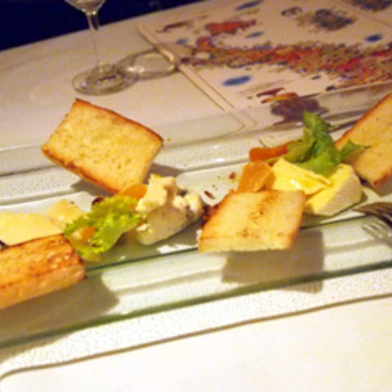 イタリアンチーズの3種盛り合わせ(ラ ノッテビアンカ)