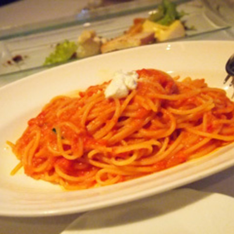 リコッタチーズのトマトソースパスタ(ラ ノッテビアンカ)