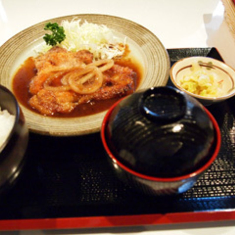 岩中豚の生姜焼き定食(2Leoni （ドゥエ・レオーニ）)