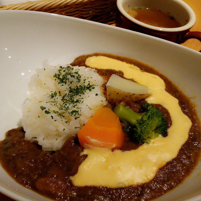野菜がたっぷり溶け込んだ牛すじカレー Wチーズソース（スープつき）(kawara CAFE & KITCHEN トレッサ横浜店)