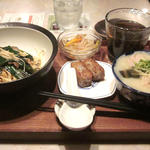 きのことニラのあえ麺+ミニ香港粥セット