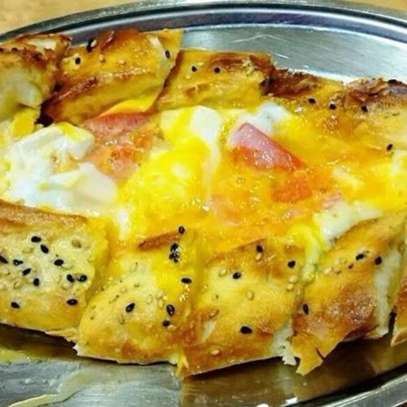 トルコ風チーズ卵ピザ(カッパドキア （【旧店名】bido）)