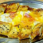 トルコ風チーズ卵ピザ(カッパドキア （【旧店名】bido）)