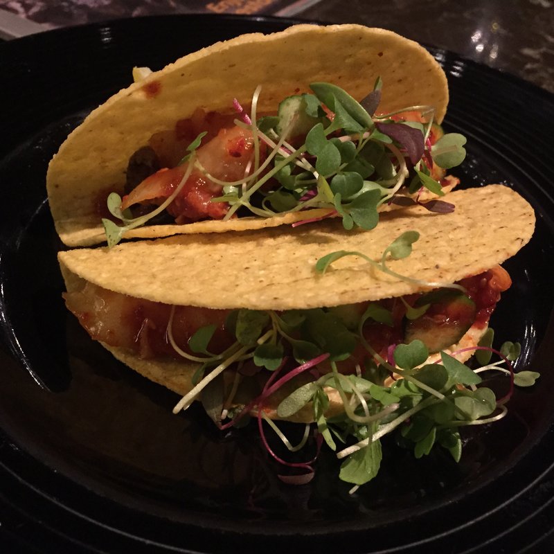 タコス 牛カルビ&キムチ(GOOD EAT TABLE & STANDARD BAR （グッドイートテーブルアンドスタンダードバー）)