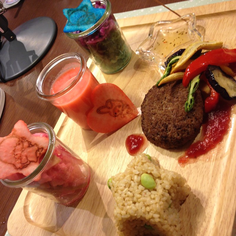 マイメロディ、ララと一緒に可愛くなろう♥野菜が20品目入ったビューティプレート(THE GUEST （ザ ゲスト）)