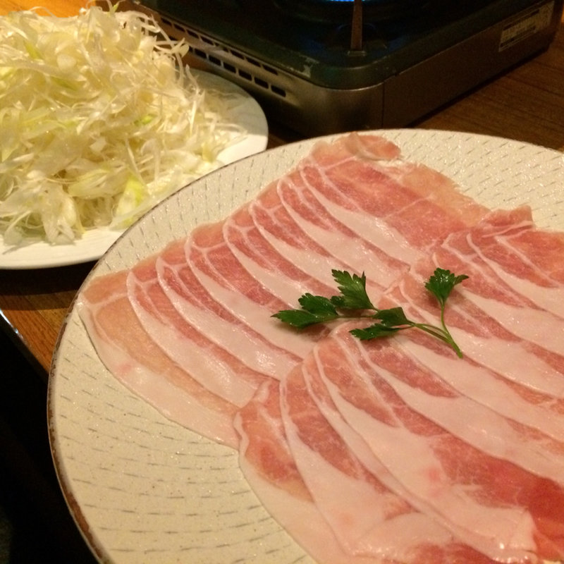 豚の極上出汁しゃぶしゃぶ(新宿　inton （いんとん）)