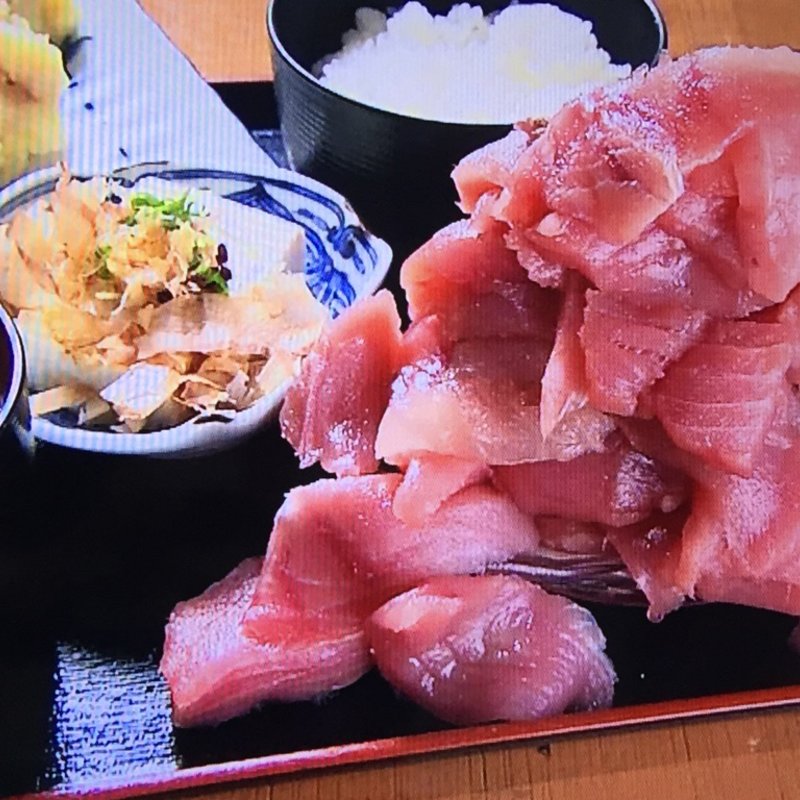 まぐろ盛り過ぎ定食(活魚料理 豊丸食堂)